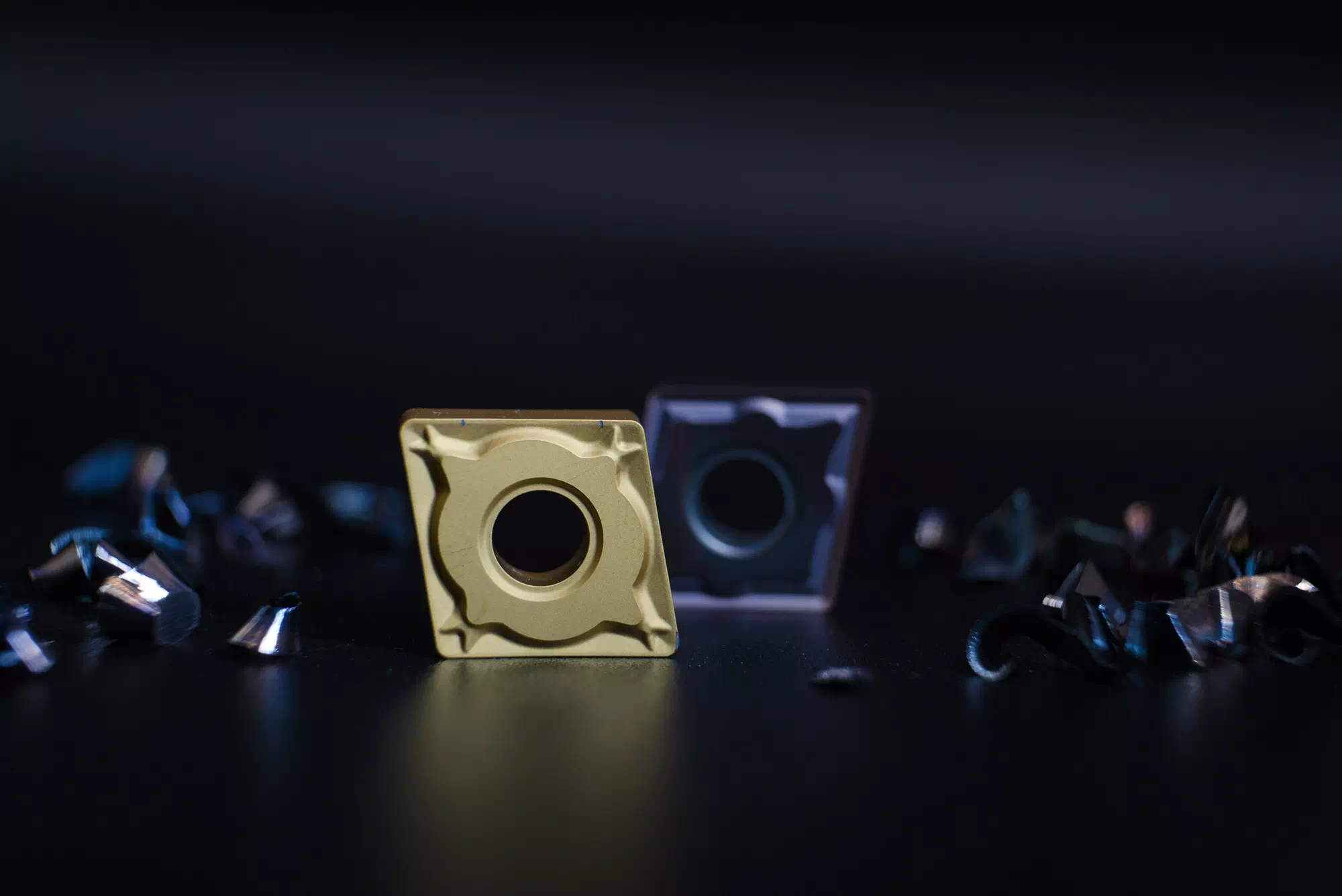 negative-turning-inserts-with-sharp-cutting-edges